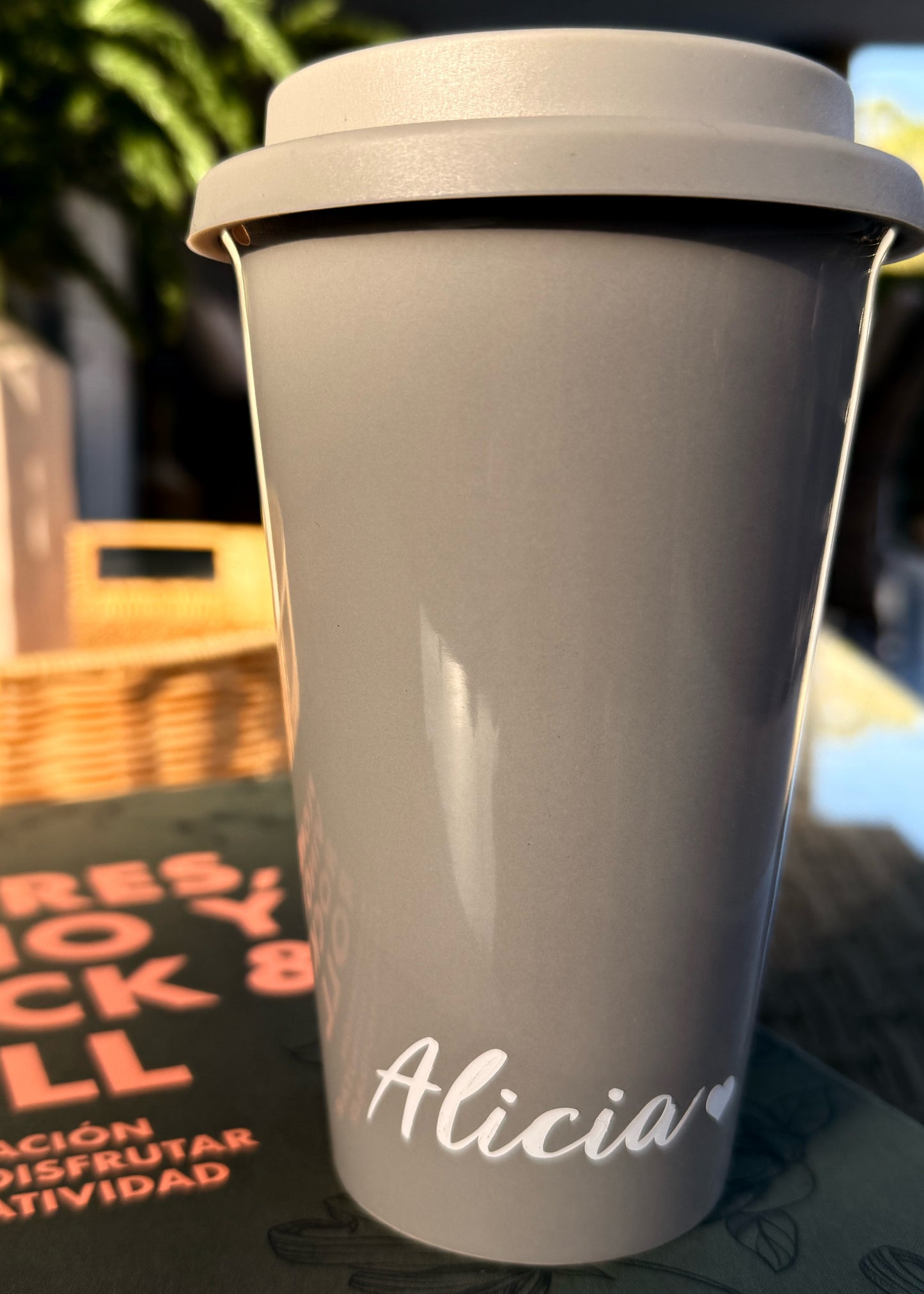 Taza porcelana con tapa de silicona Take me Gris
